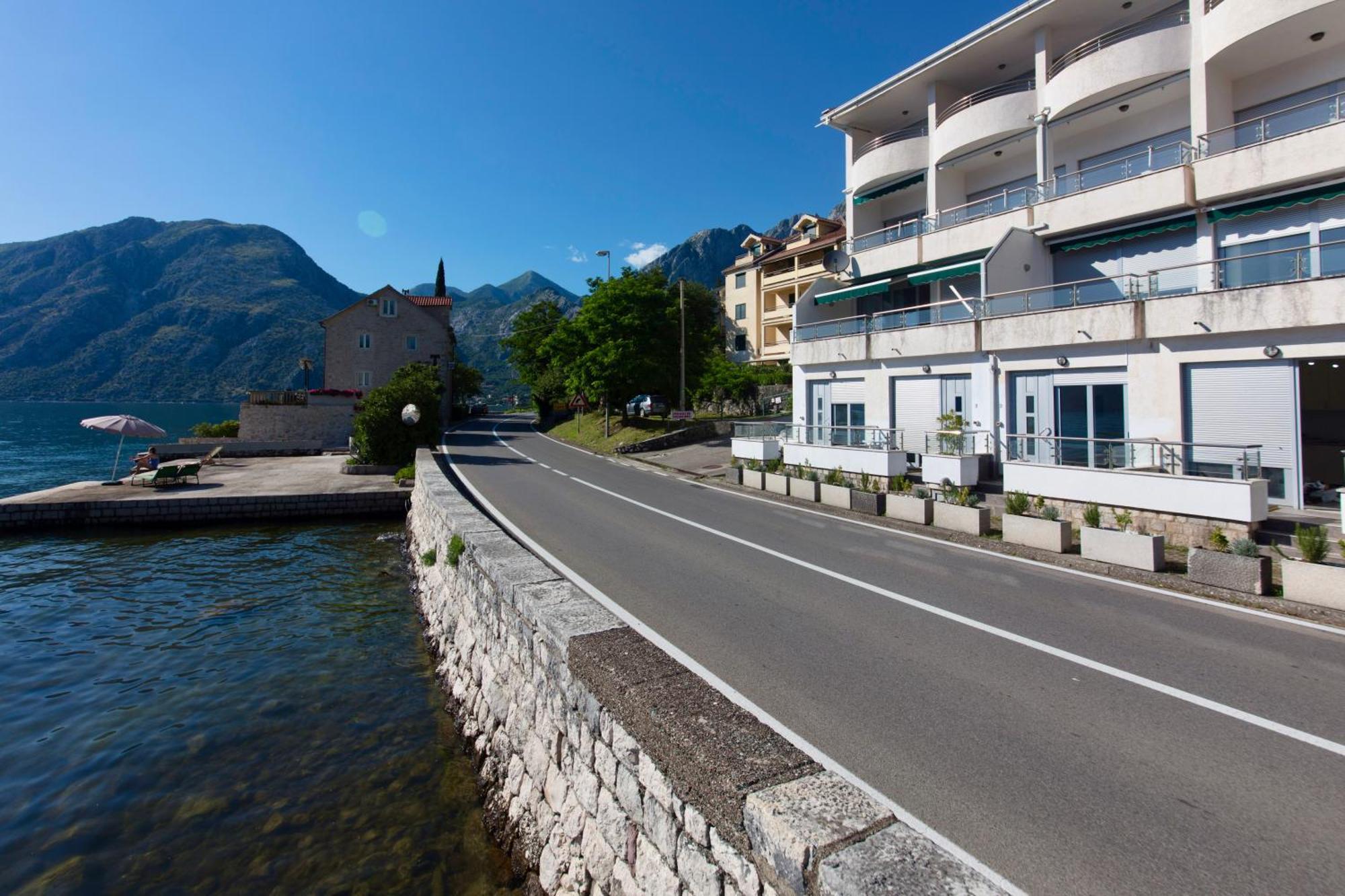 Waterfront Apartments Kotor Bagian luar foto