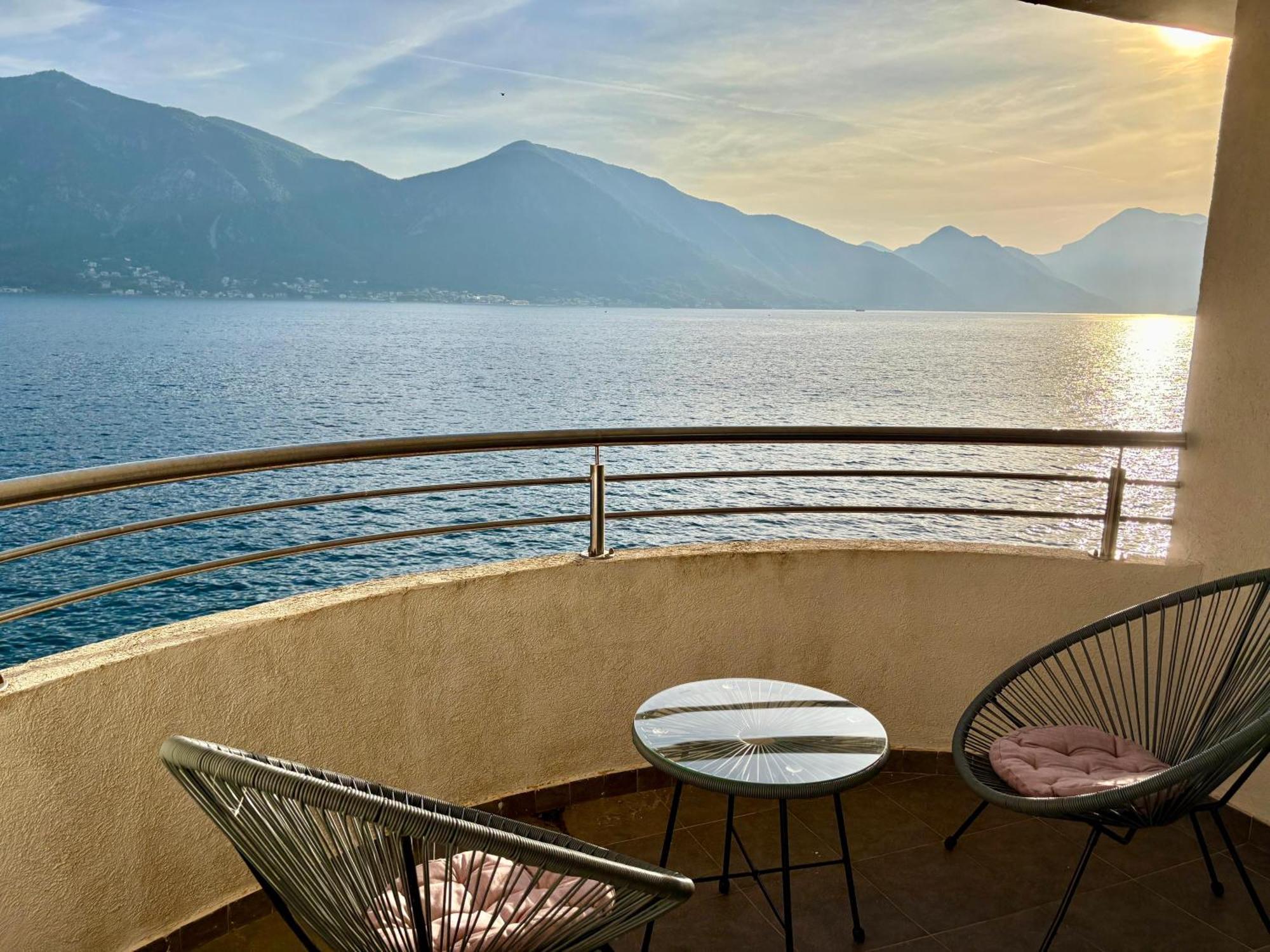 Waterfront Apartments Kotor Bagian luar foto