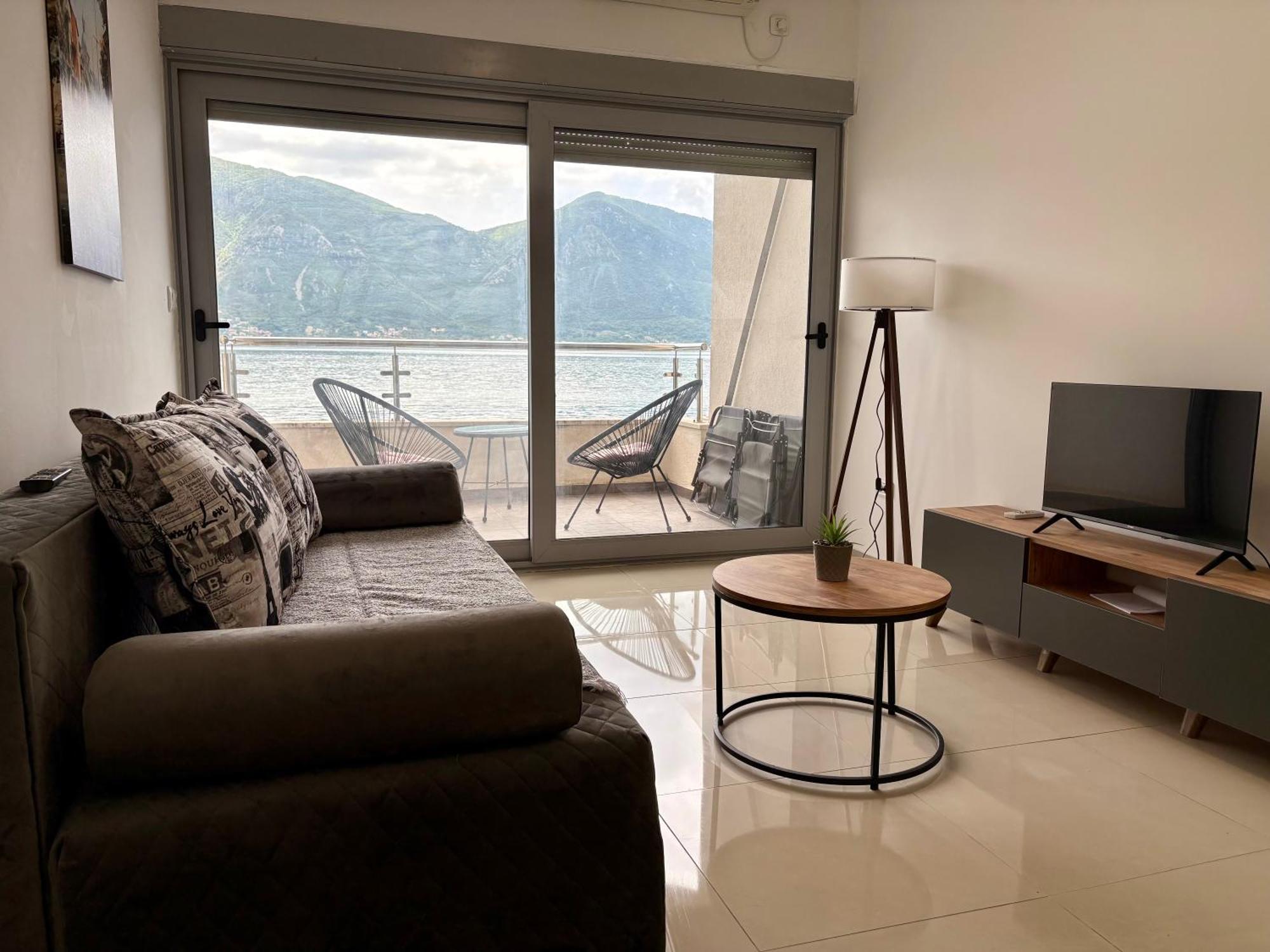 Waterfront Apartments Kotor Bagian luar foto