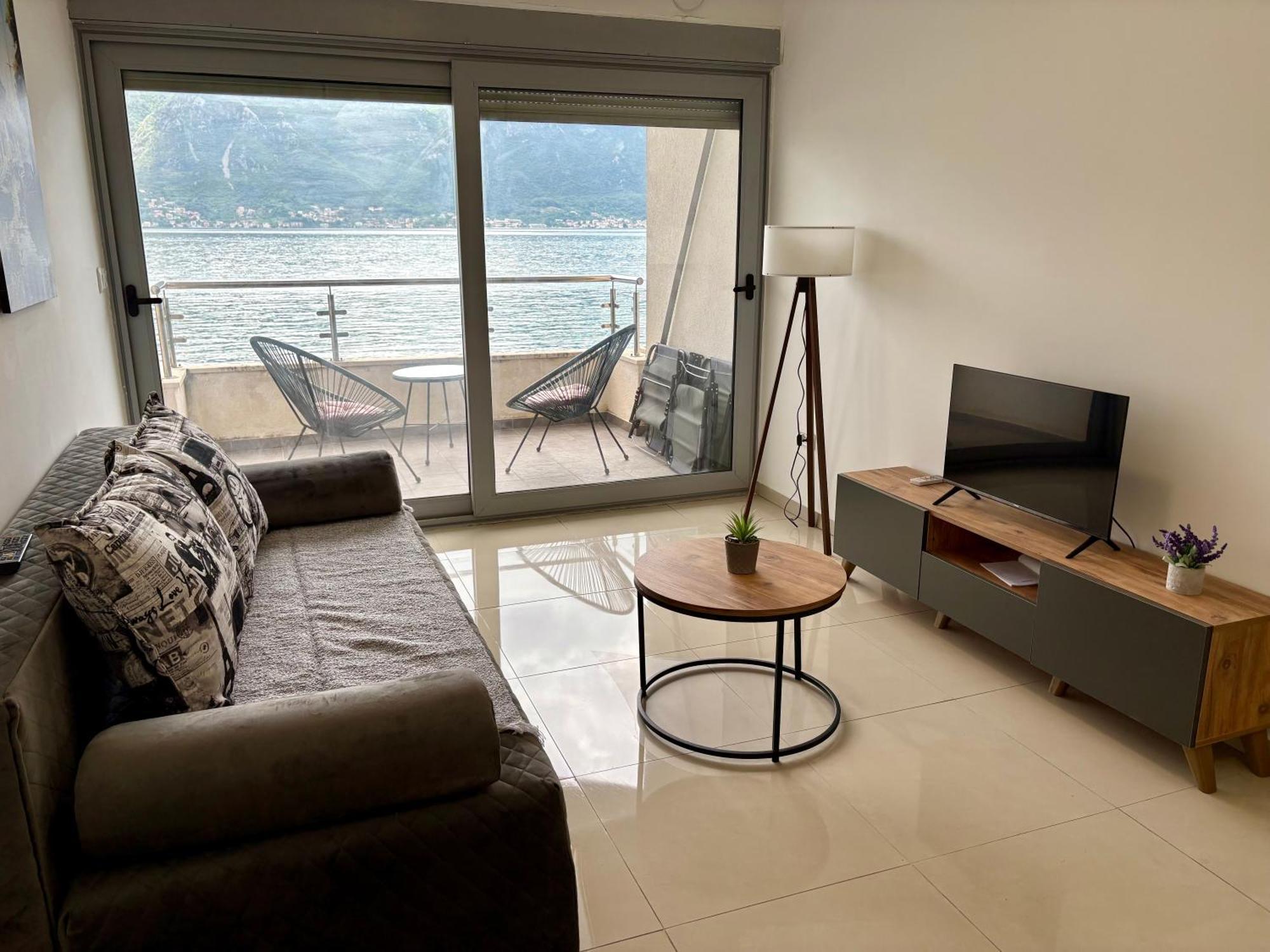 Waterfront Apartments Kotor Bagian luar foto