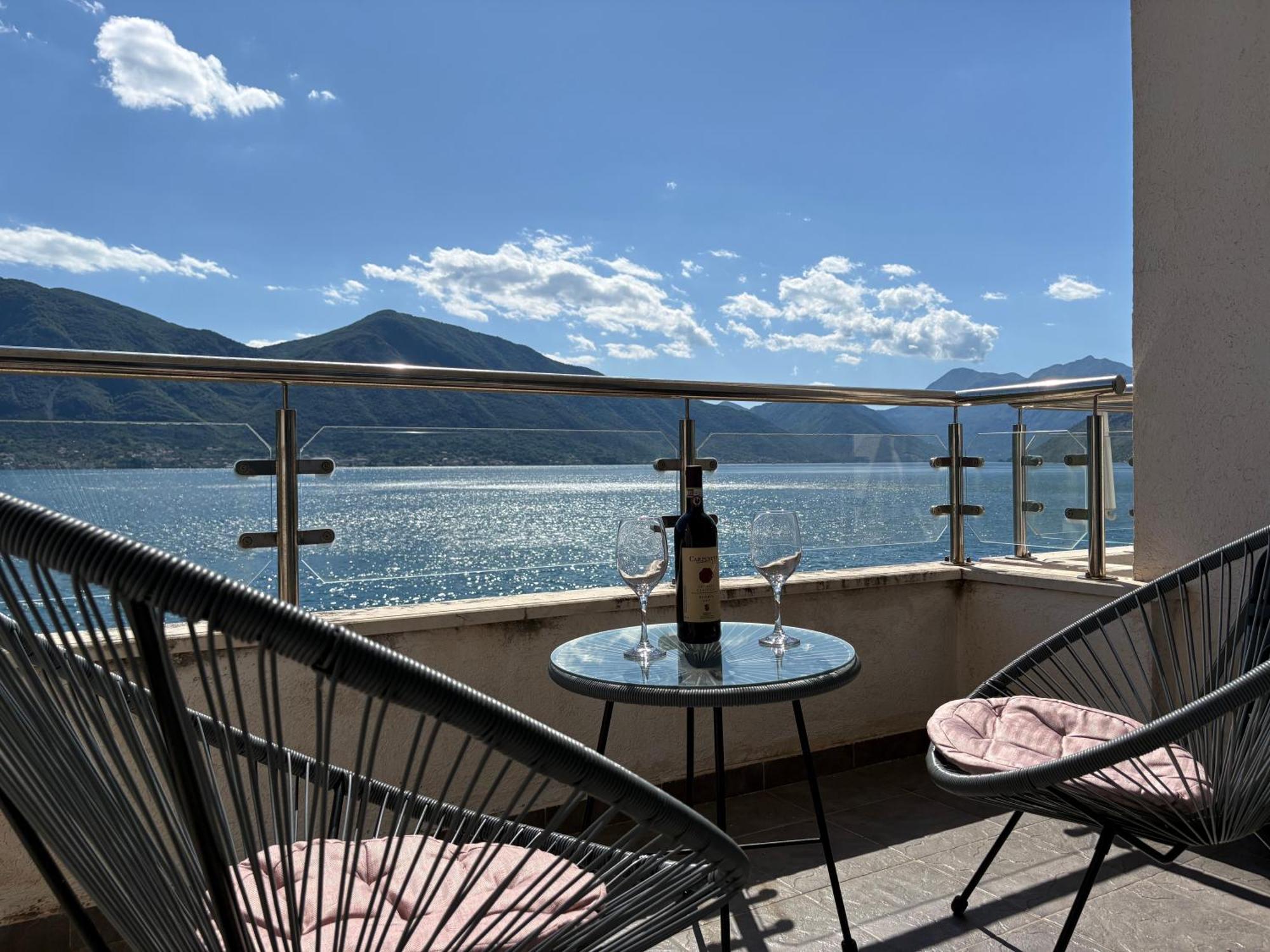 Waterfront Apartments Kotor Bagian luar foto
